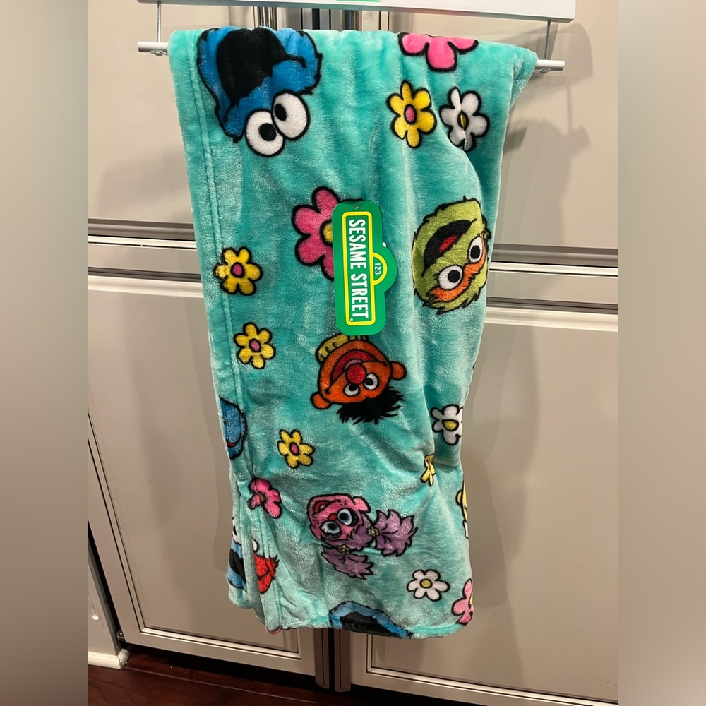 Sesame Street Kids Throw/Blanket- Teal with Characters